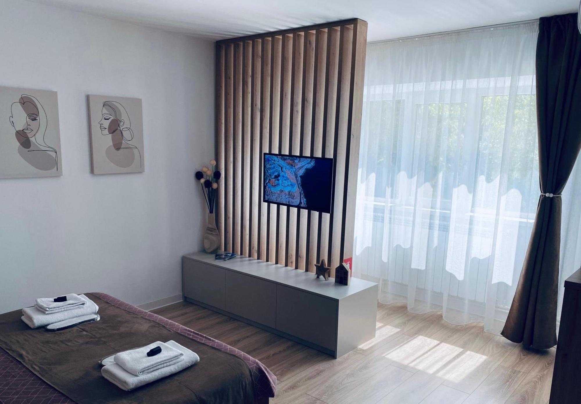 Central Luxury Apartment Iasi Exterior photo